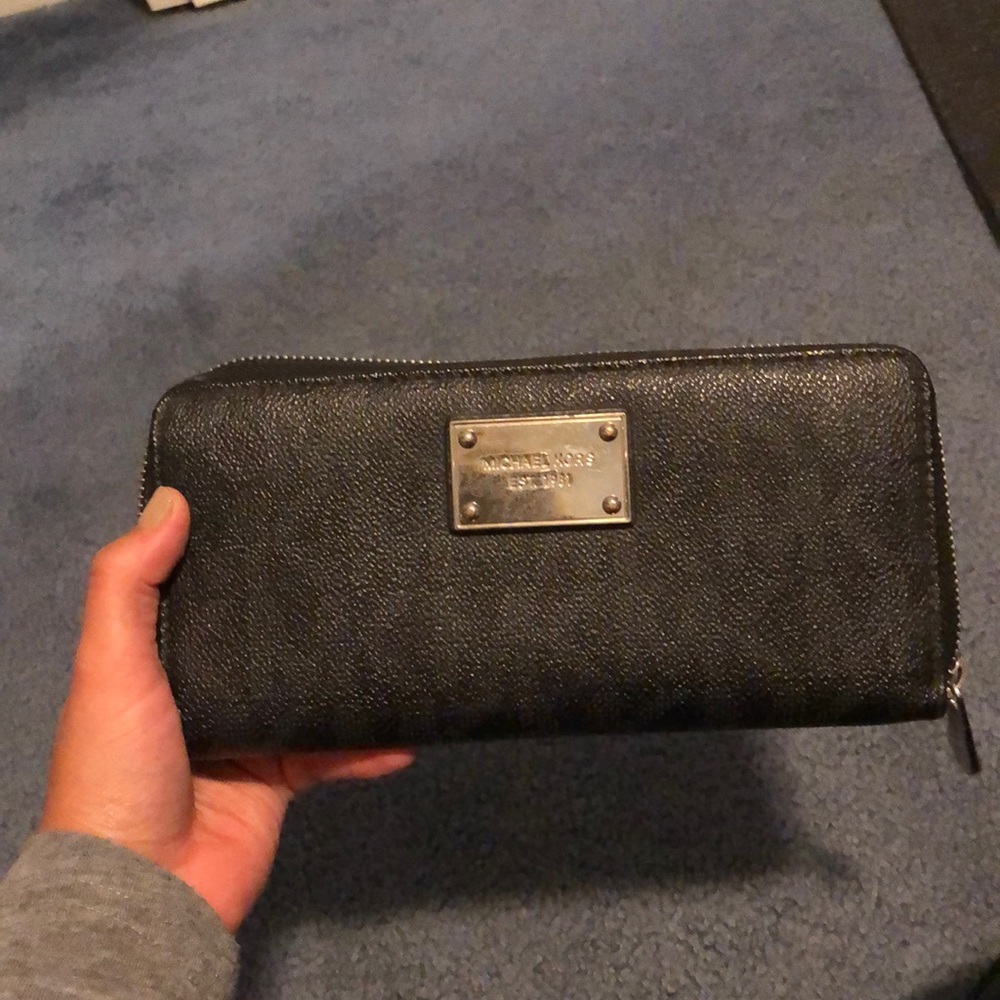 Michael Kors Zip Wallet